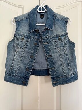 JAG Denim Vest in Light Blue Wash